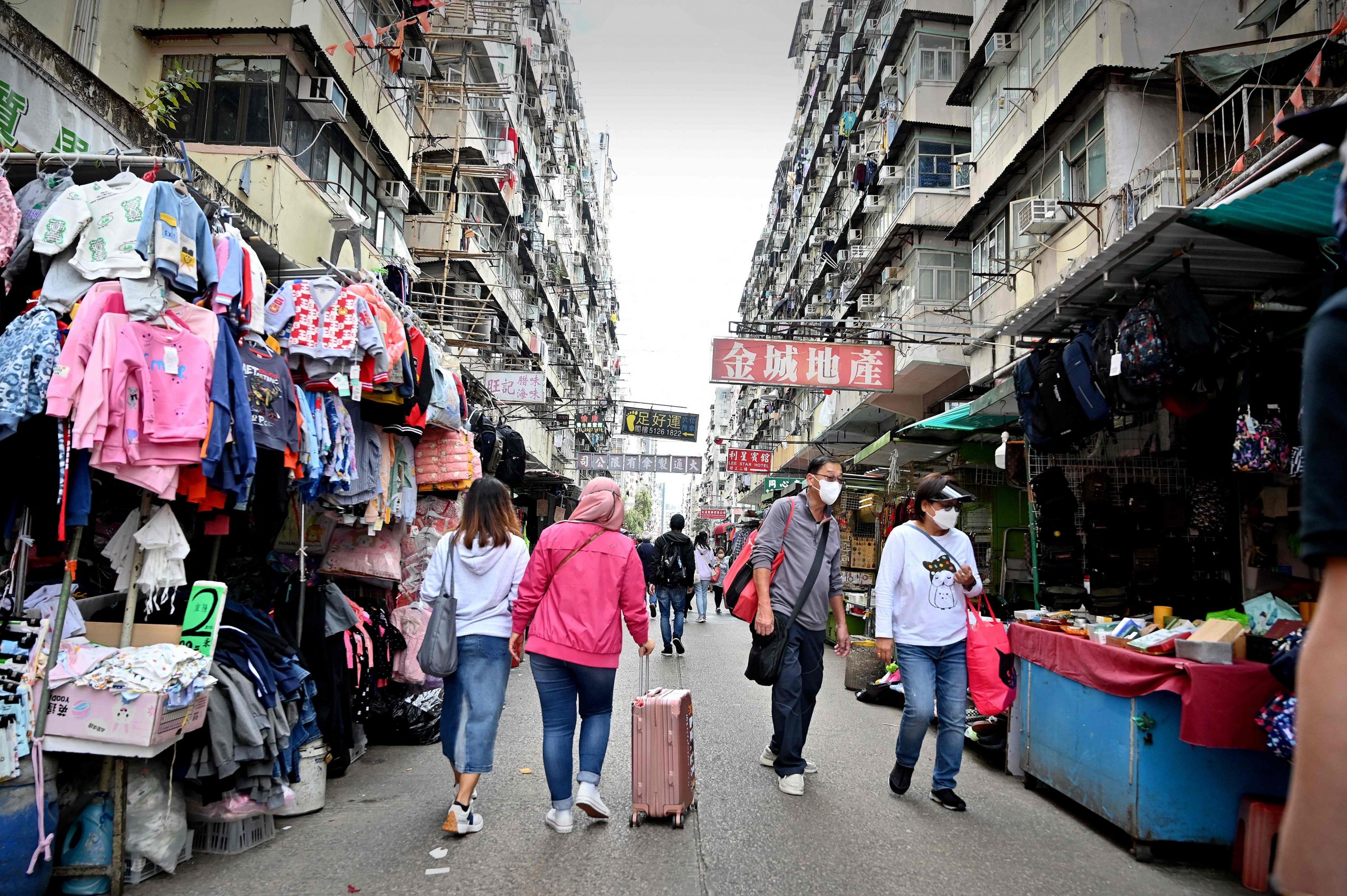 调查：中民众出境旅游意愿低　香港为开放后首选地点