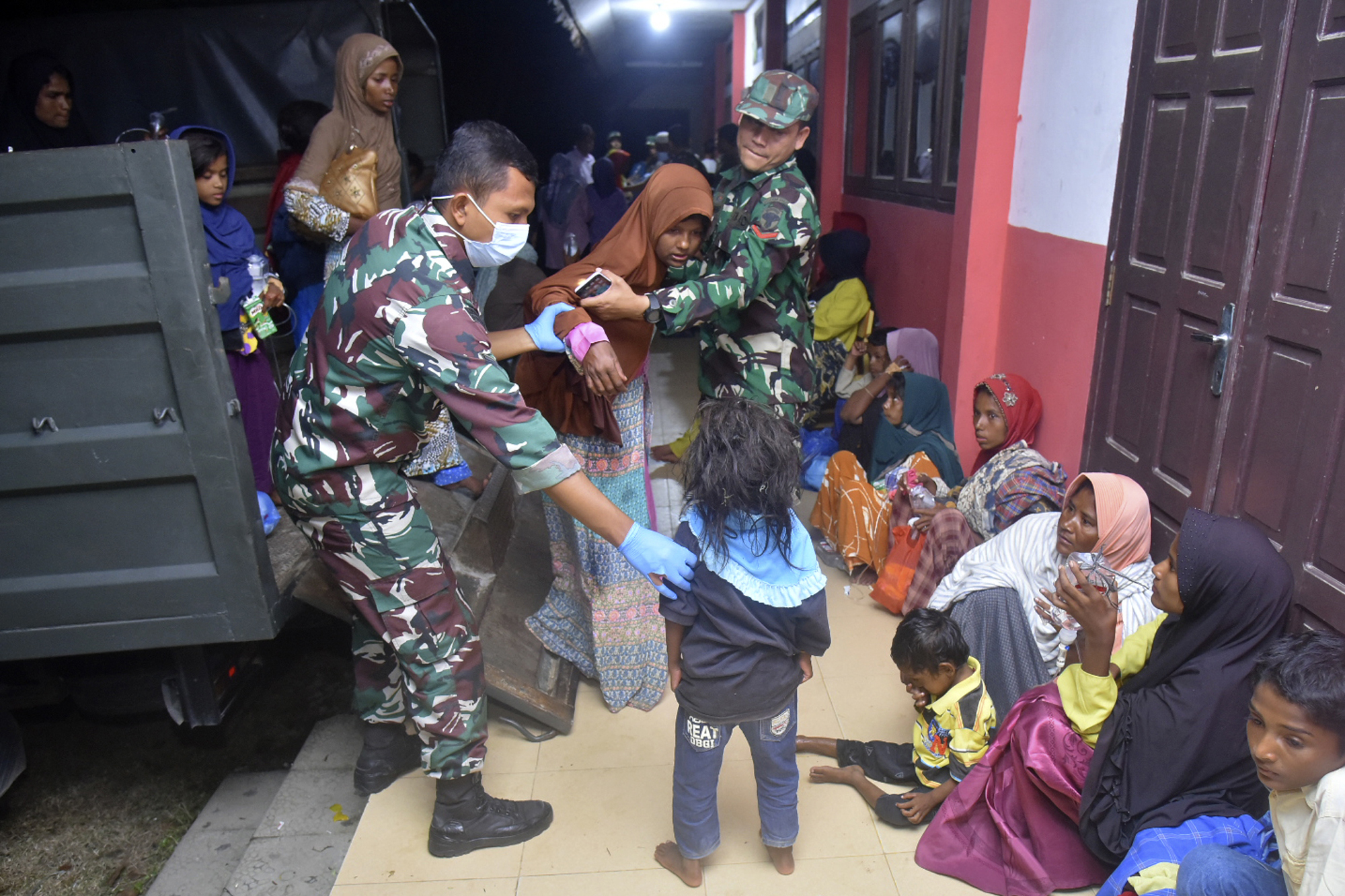 近月第四艘罗兴亚难民船抵印尼 近200人紧急医疗