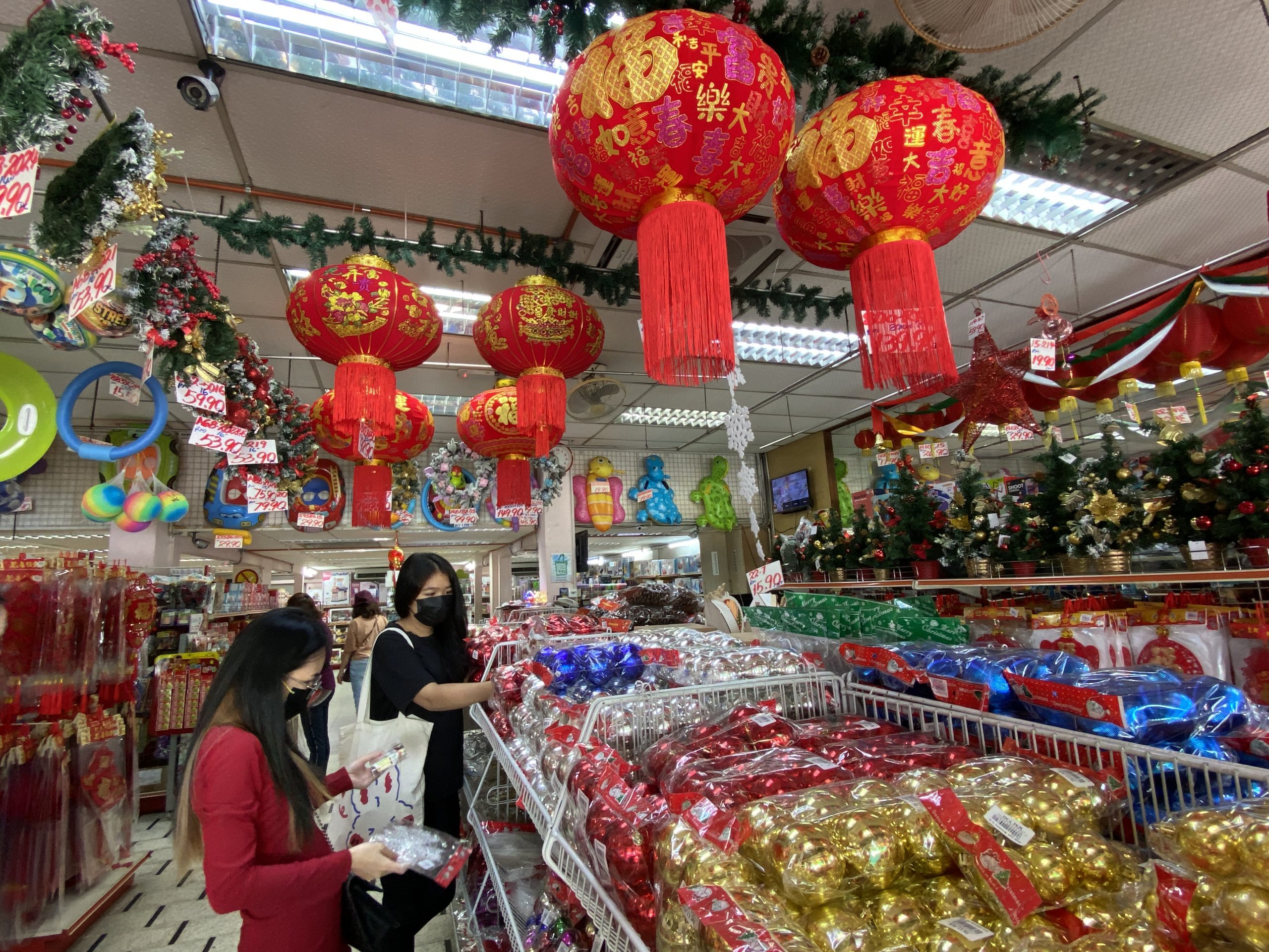 （大北马）圣诞农历新年将至 消费者重回实体店购物