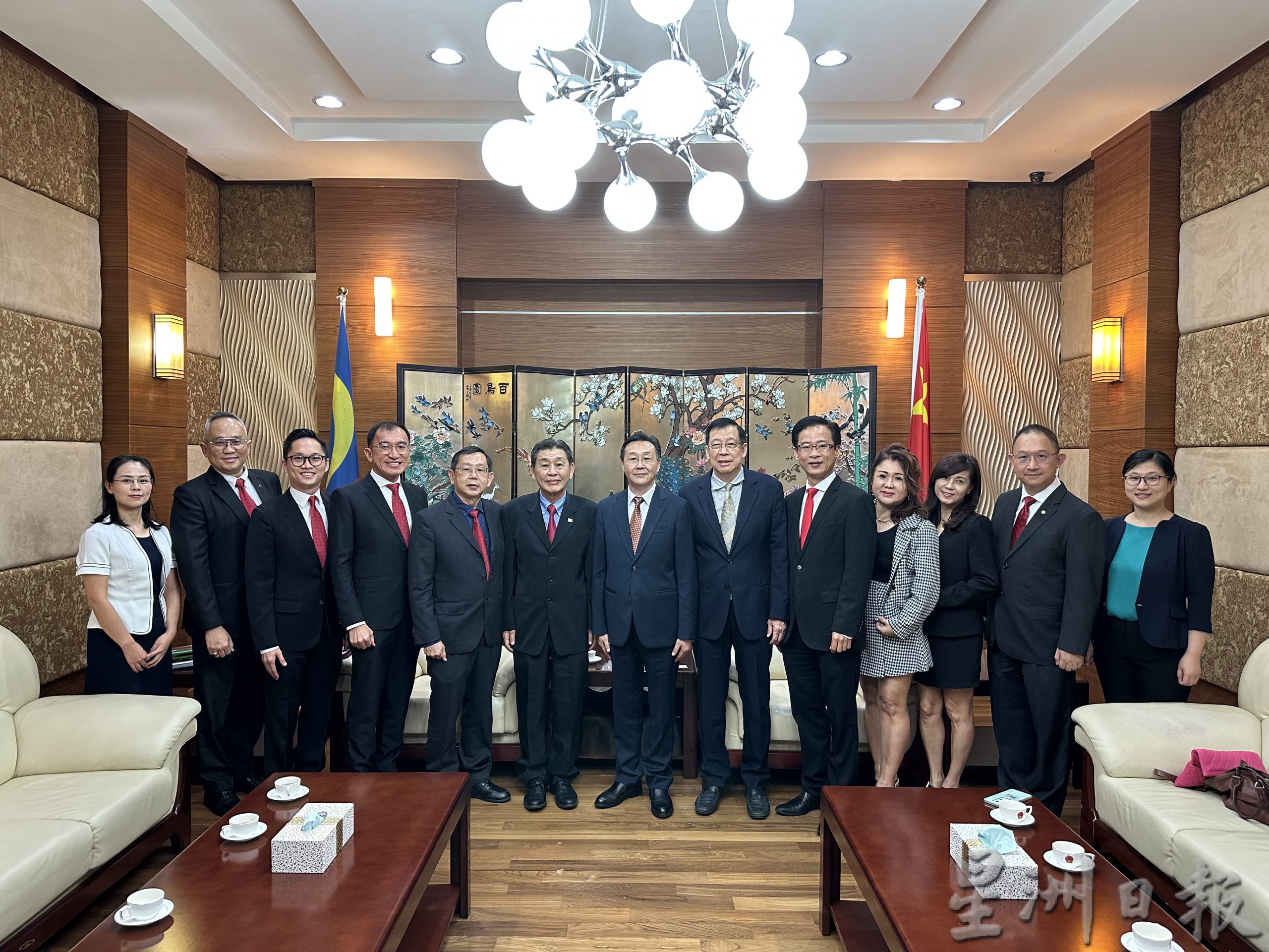 （大北马）槟州中华总商会拜访中国驻槟总领事周游斌。