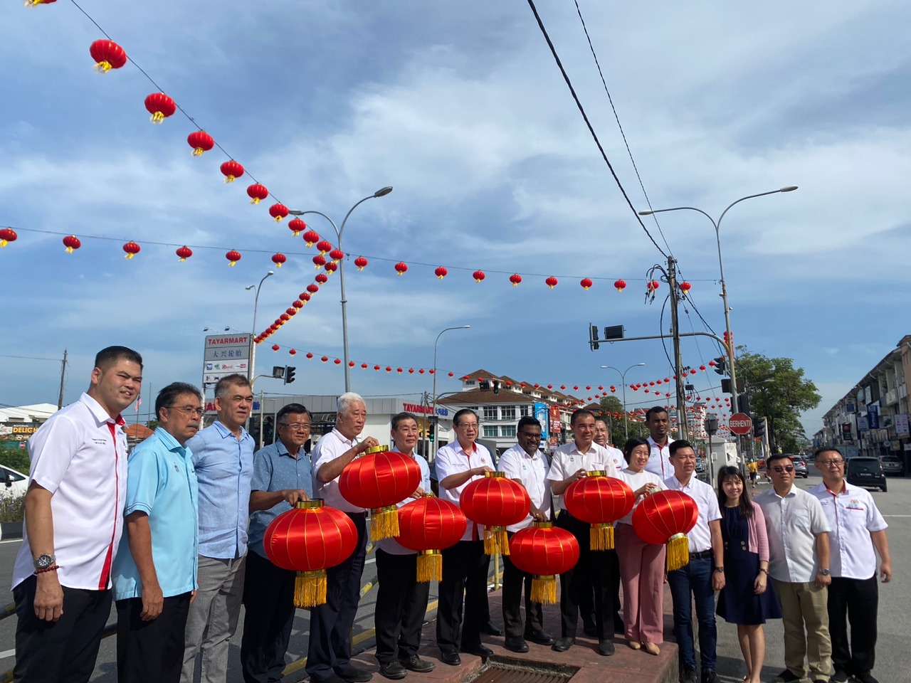 （大北马）阔别两年，北海拉惹乌达路万盏灯笼再次被高高挂起。