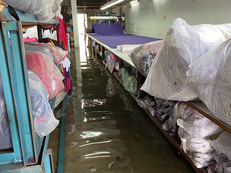峇数沿河地区涨潮又再遭水淹，商民直呼受不了