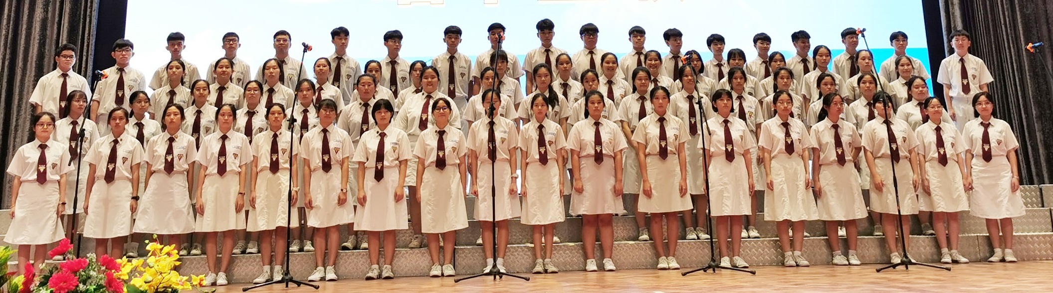 （版4头）大都会：巴生兴华中学第60届毕业典礼，556名高中毕业生高唱骊歌