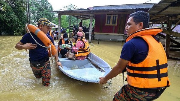 Number of flood evacuees drops but over 59,000 still at relief centers