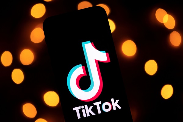 美国法案通过  所有政府手机禁用TikTok