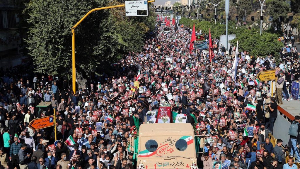 抗议浪潮持续  伊朗总统盛赞伊朗是自由保障者