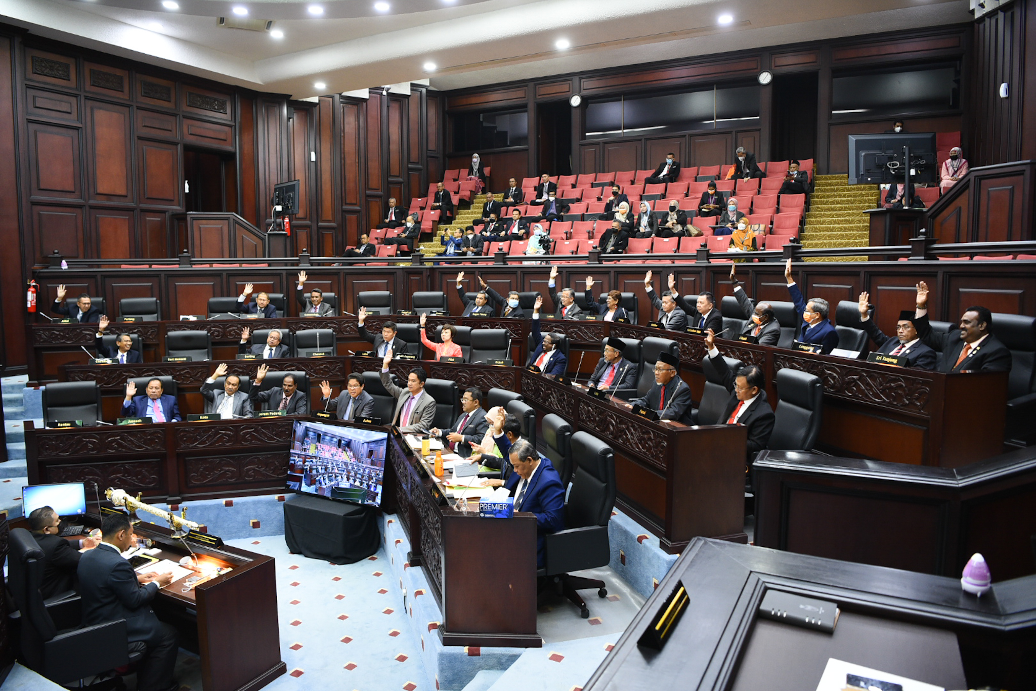NS芙蓉/森立法议会创先举，“朝野”议员团结一致举手通过财政预算案
