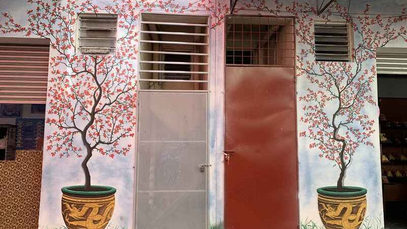 增设“唐人街”壁画 创意步道春意浓