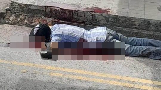 男子全身浴血倒毙路旁 警方：案件在调查中
