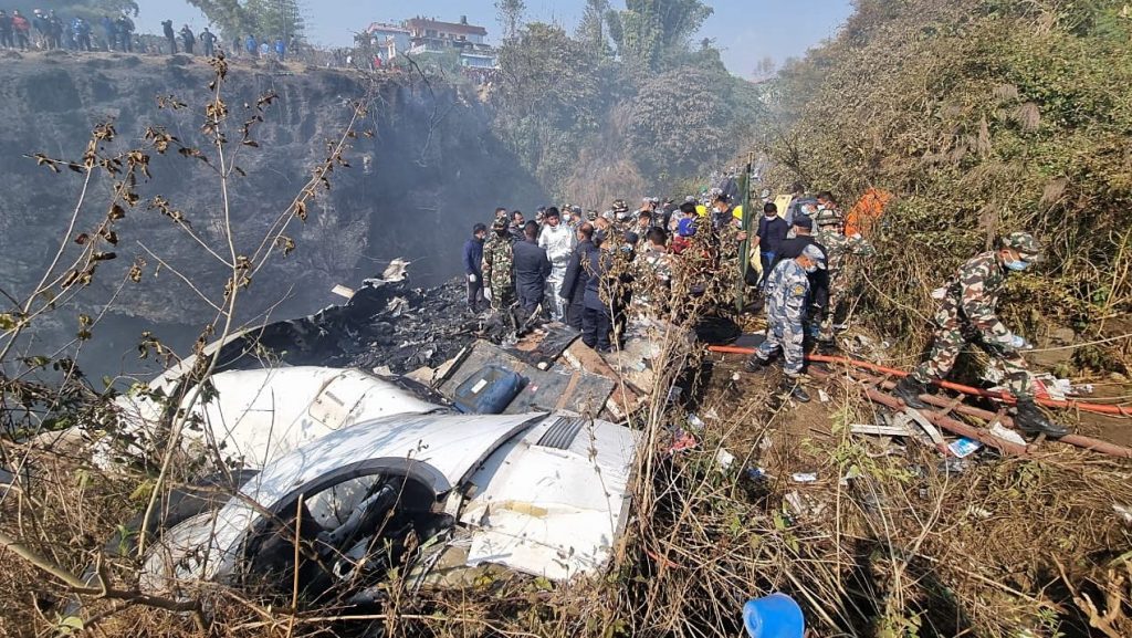 尼泊尔客机坠毁 72人全罹难