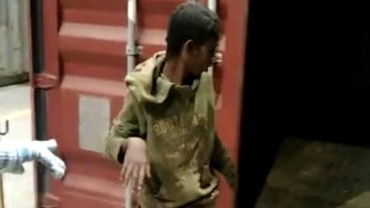 独家 | 藏货船货柜运来巴生港   孟男童饿6天获救