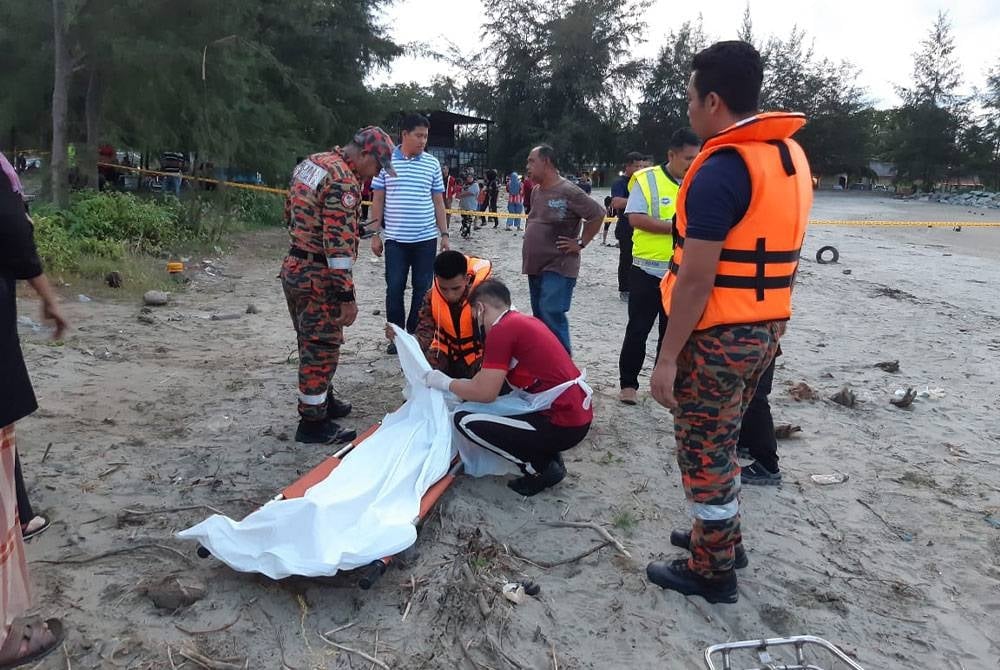 东：兄弟俩昨天到丹州万捷县的格玛央海边戏水，结果2人溺水后，哥哥获救，弟弟则溺毙。
