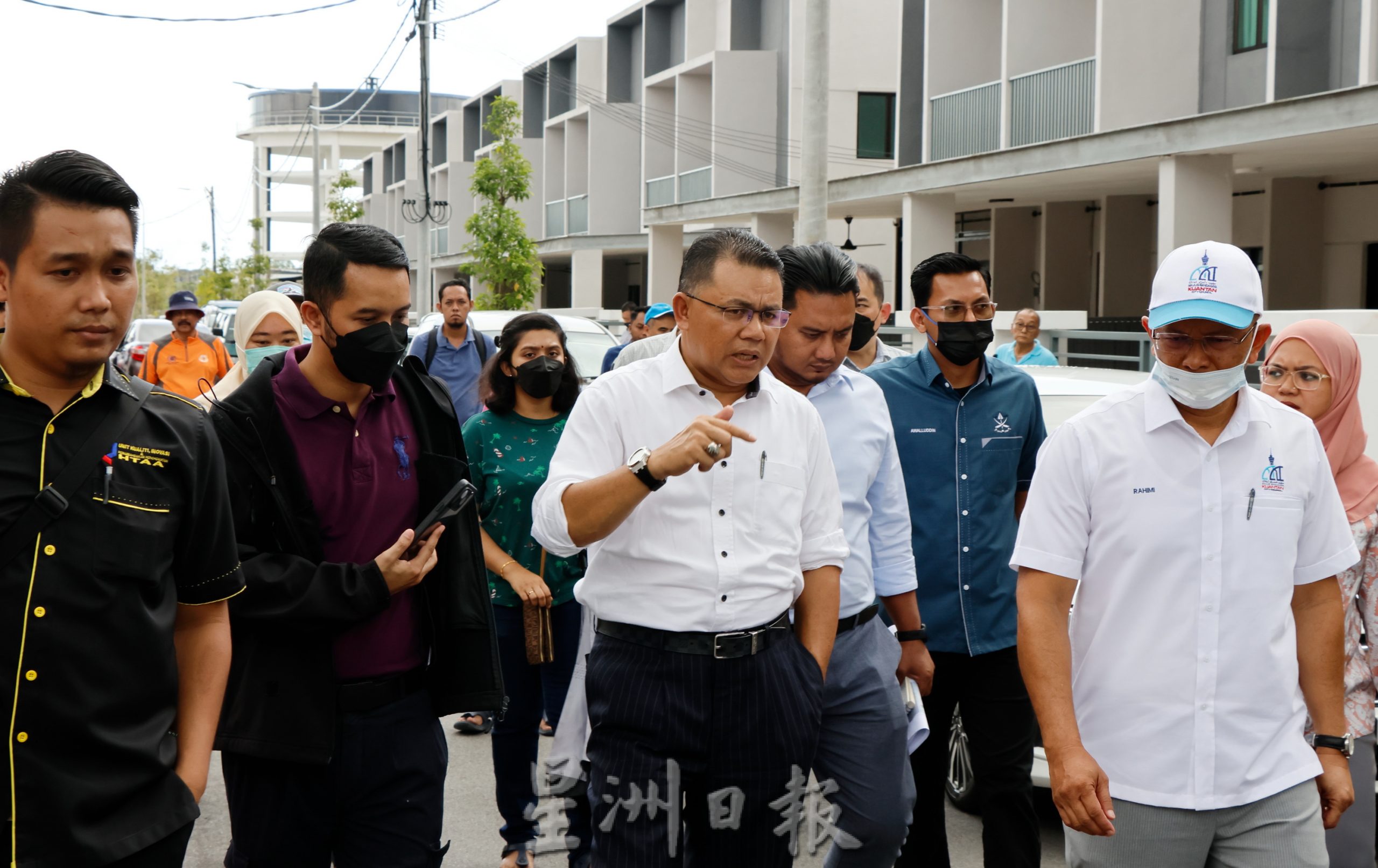 东：彭州行政议员巡视阿曼精品花园危楼问题