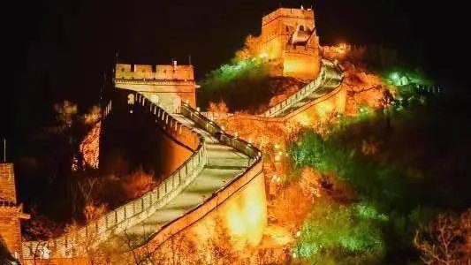 北京八达岭夜长城首次春节开放　市民及游客登高盼行大运