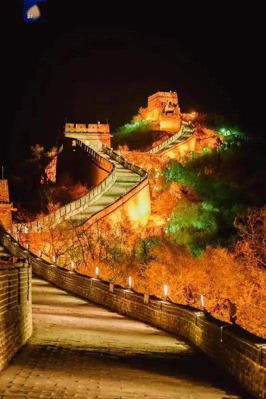 北京八达岭夜长城首次在农历年期间开放　市民及游客登高盼行大运
