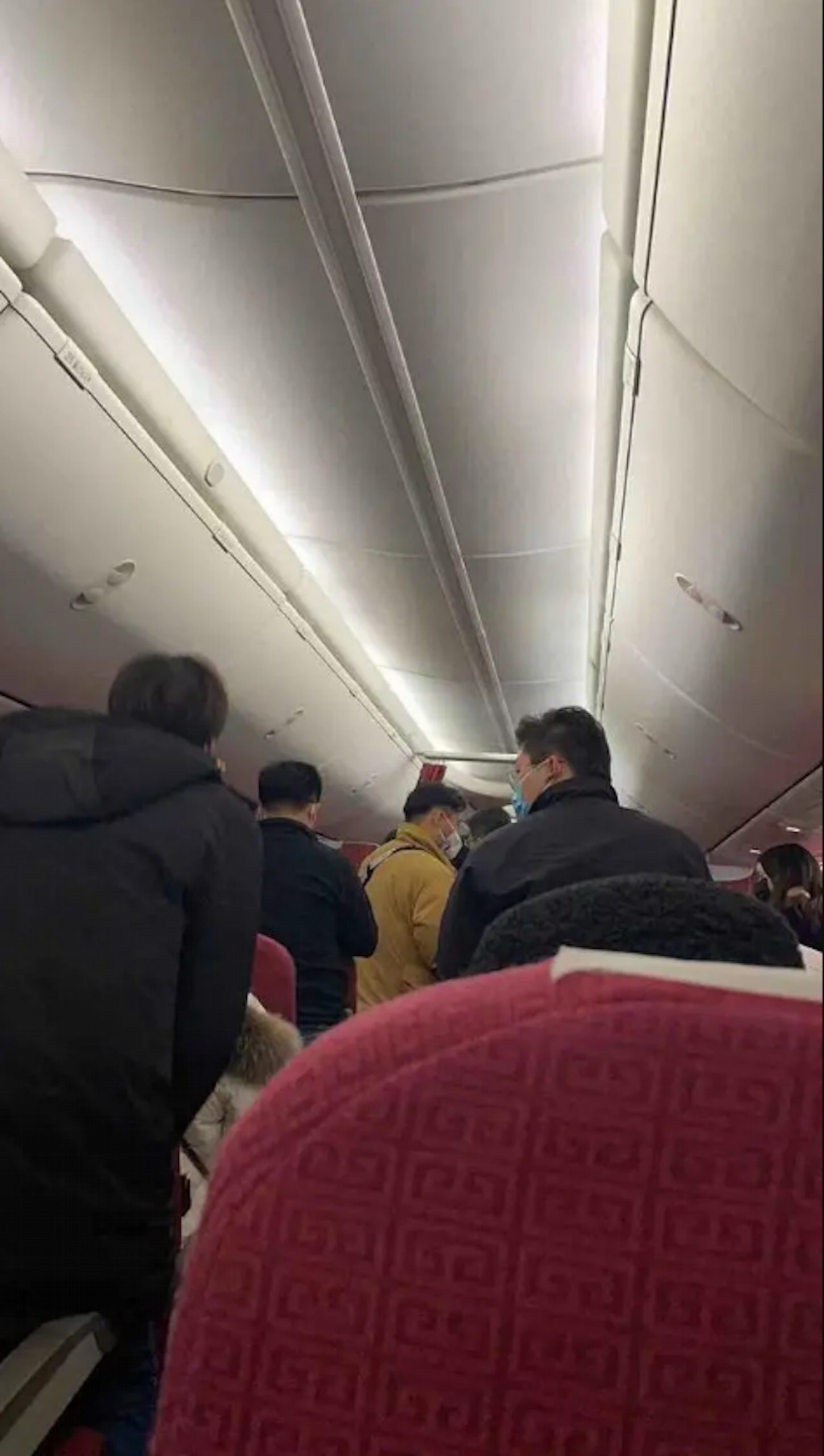 北京飞上海班机有男子喊「会爆炸」　累航班取消
