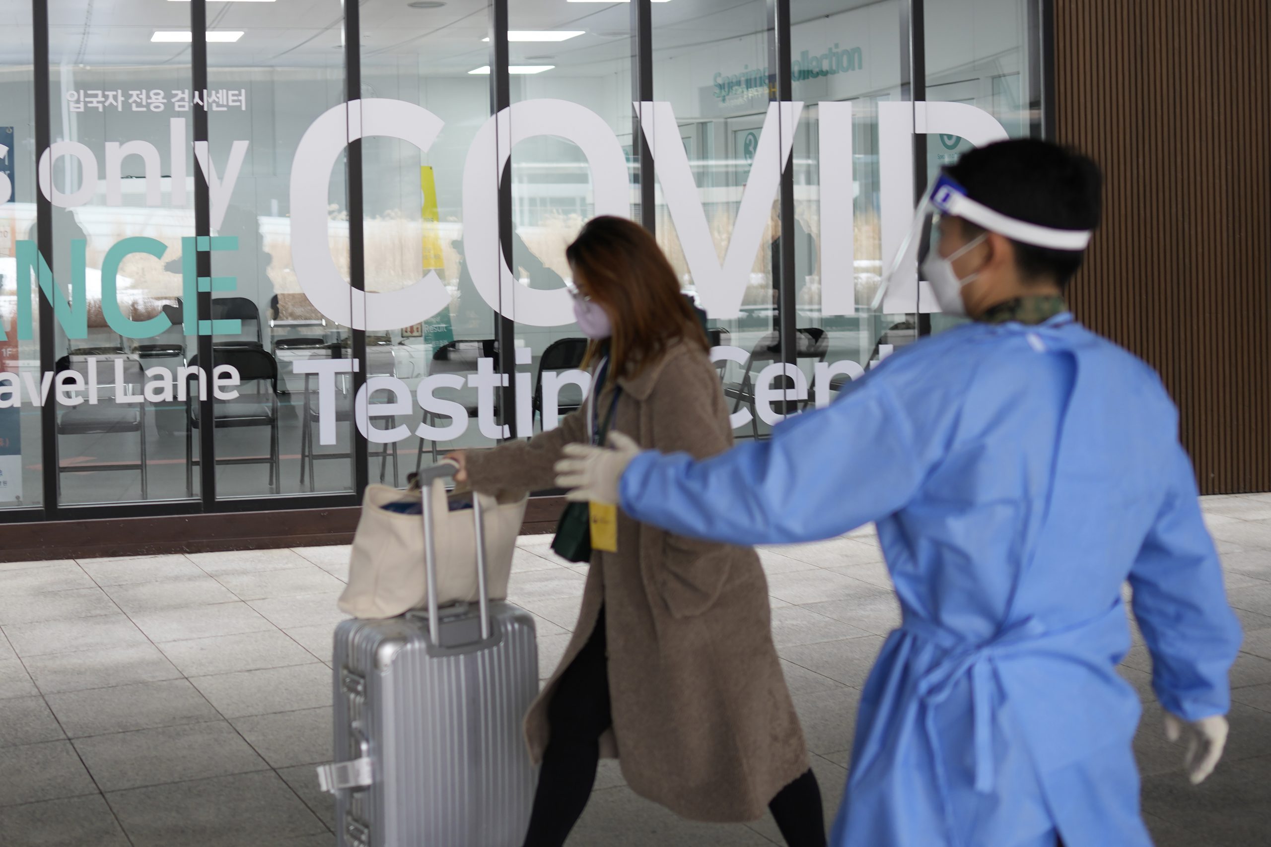反击韩国升级入境检疫！中国宣布：停发韩国旅客短期签证