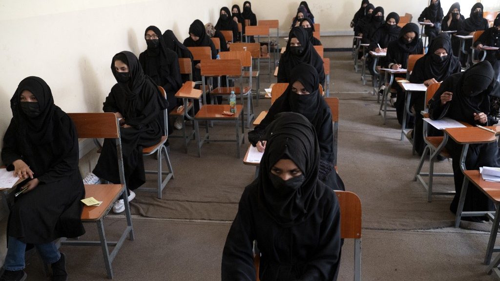 塔利班再出手     禁女性参与大学入学试