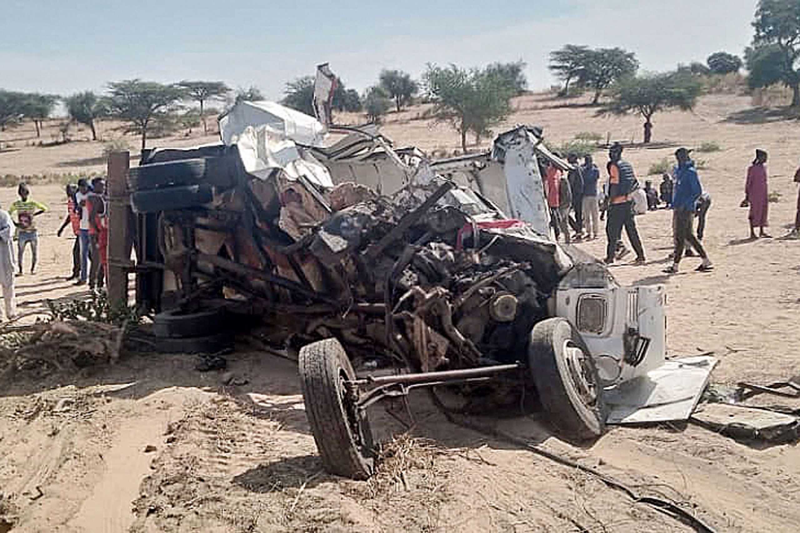 塞内加尔才哀悼40死车祸 巴士撞卡车再酿19死