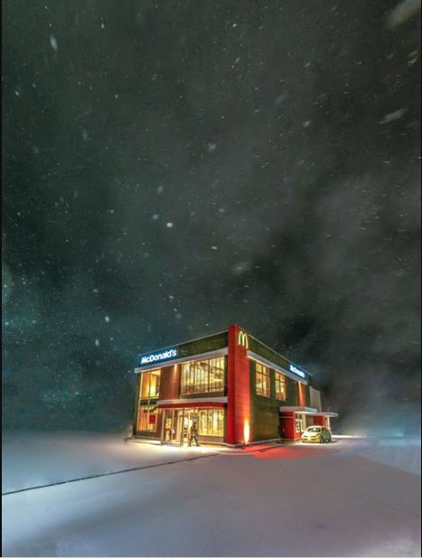 大雪中唯一营业 “救世主”麦当劳