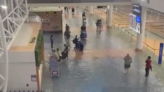 奥克兰创纪录暴雨袭击至少3死     机场淹水千名旅客受困