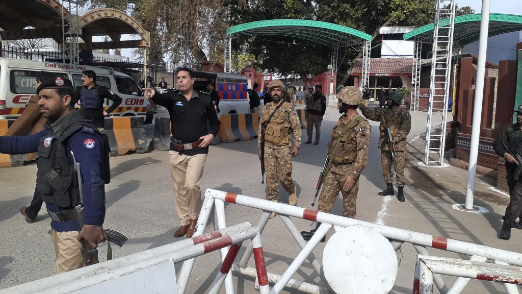 巴基斯坦西北部爆炸袭击 致27人死147伤