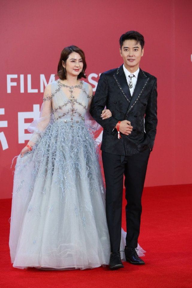 Zhang Danfeng and Hong Xin fit together high-profile dog food, the host praises the model couple, and complains wildly on the Internet