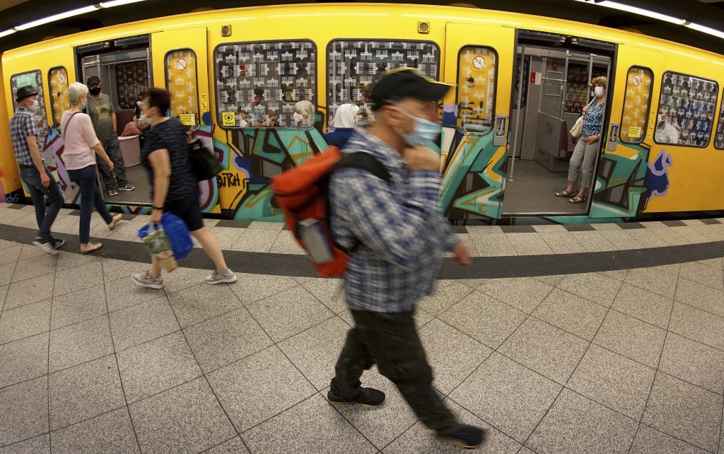 德国提前取消  长途旅客强制戴口罩规定