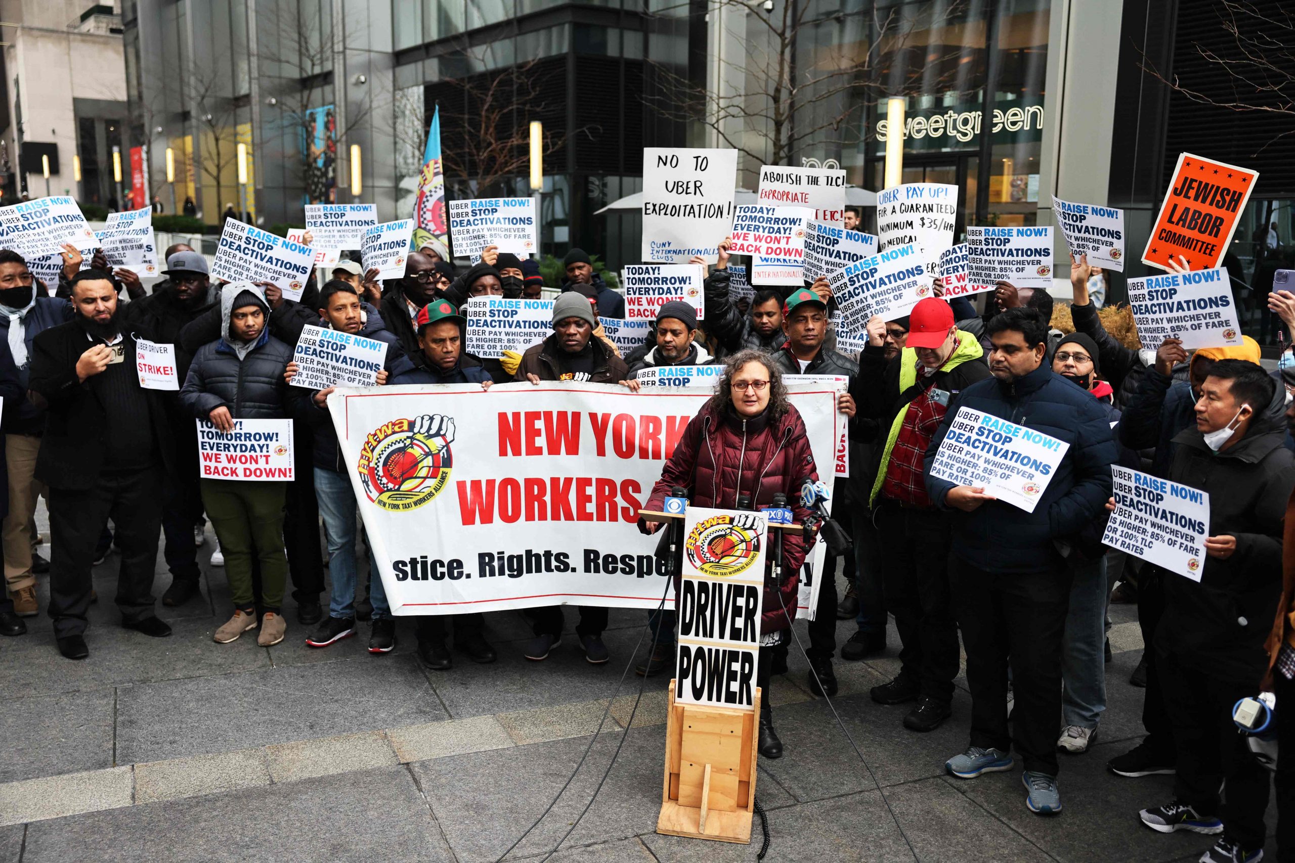 抗议涨薪被叫停 纽约Uber司机再次罢工