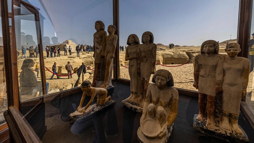 埃及出土4300年前 覆盖金箔木乃伊