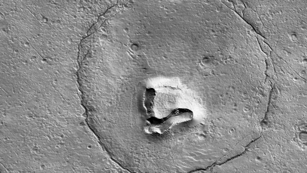 NASA拍到火星表面“泰迪熊微笑”