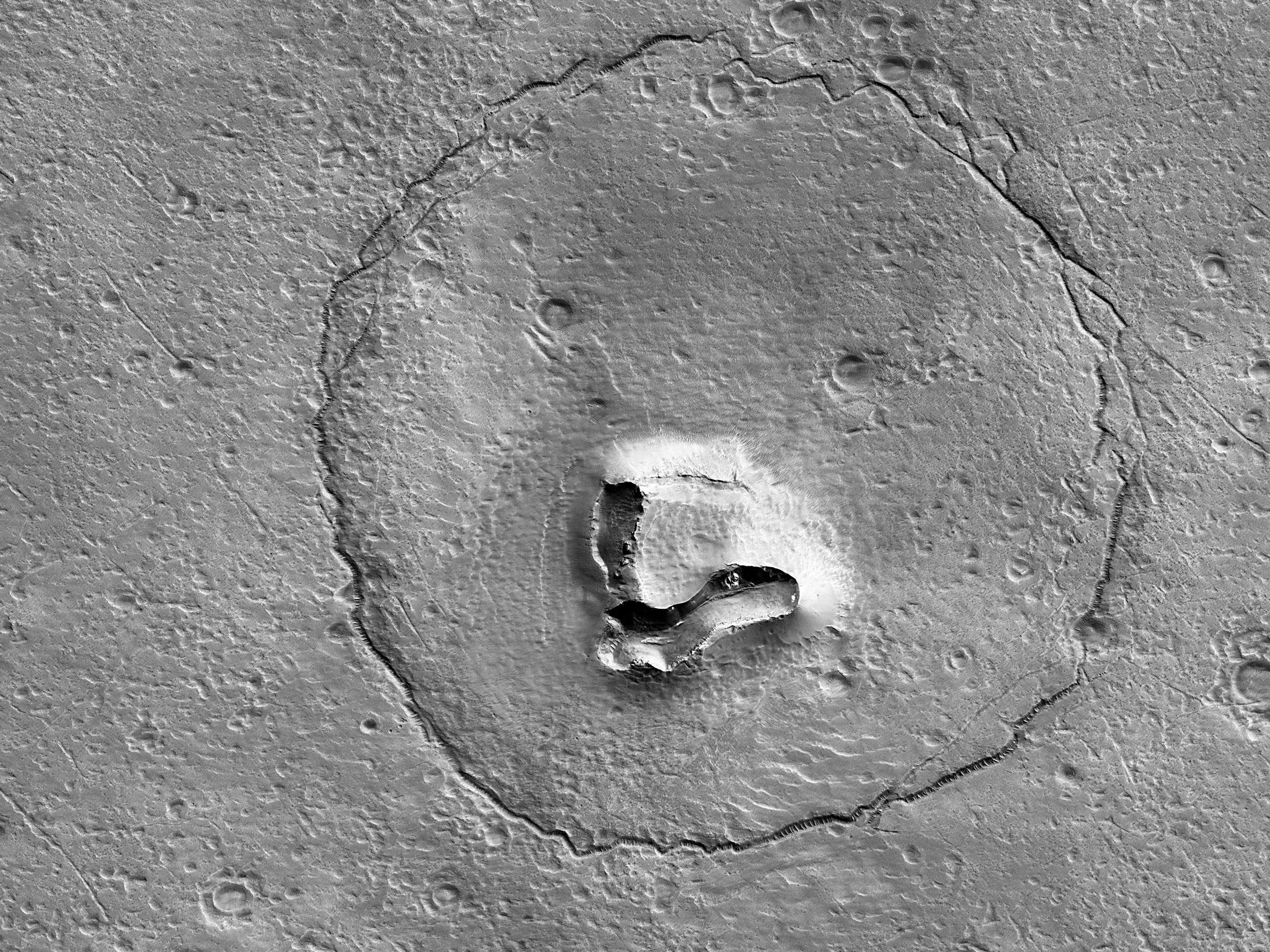 拼盘／NASA拍到火星表面“泰迪熊微笑”