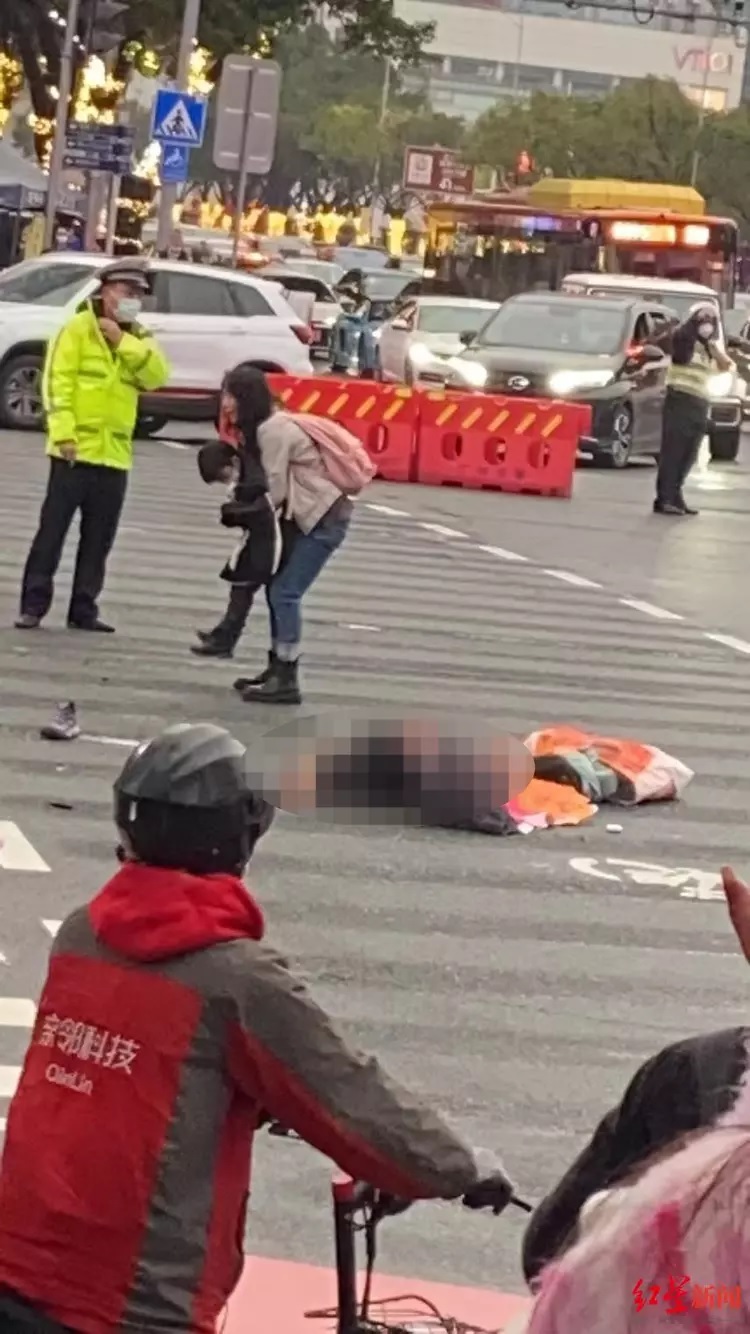 换文加图／广州汽车冲撞人群 酿5死13伤