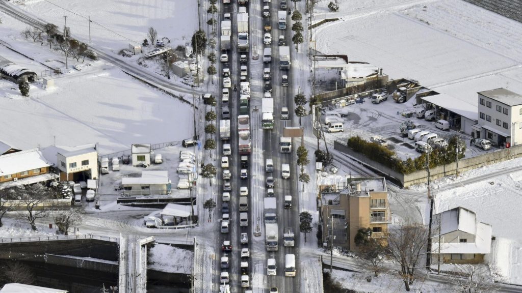 日本寒流已致一死 多处交通中断