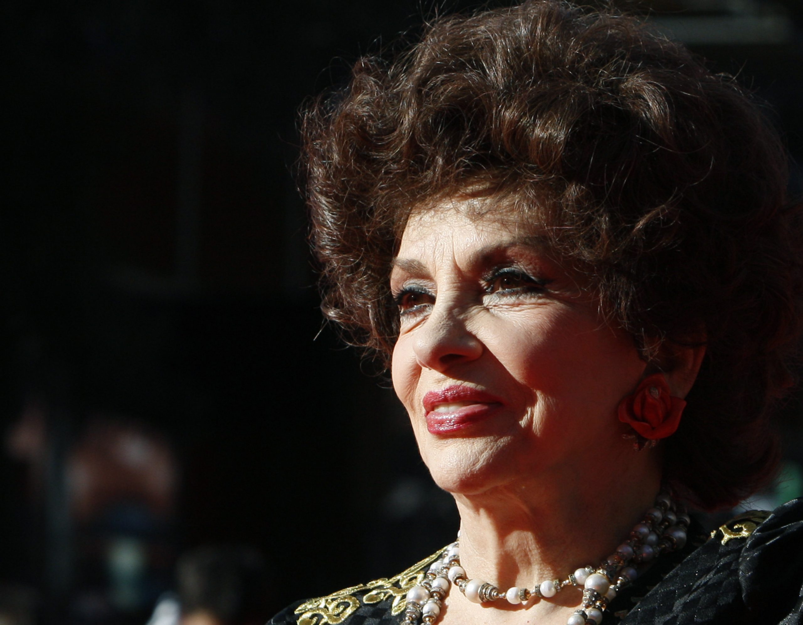 曾被誉为世上最美女人！95岁意大利传奇女星逝世	