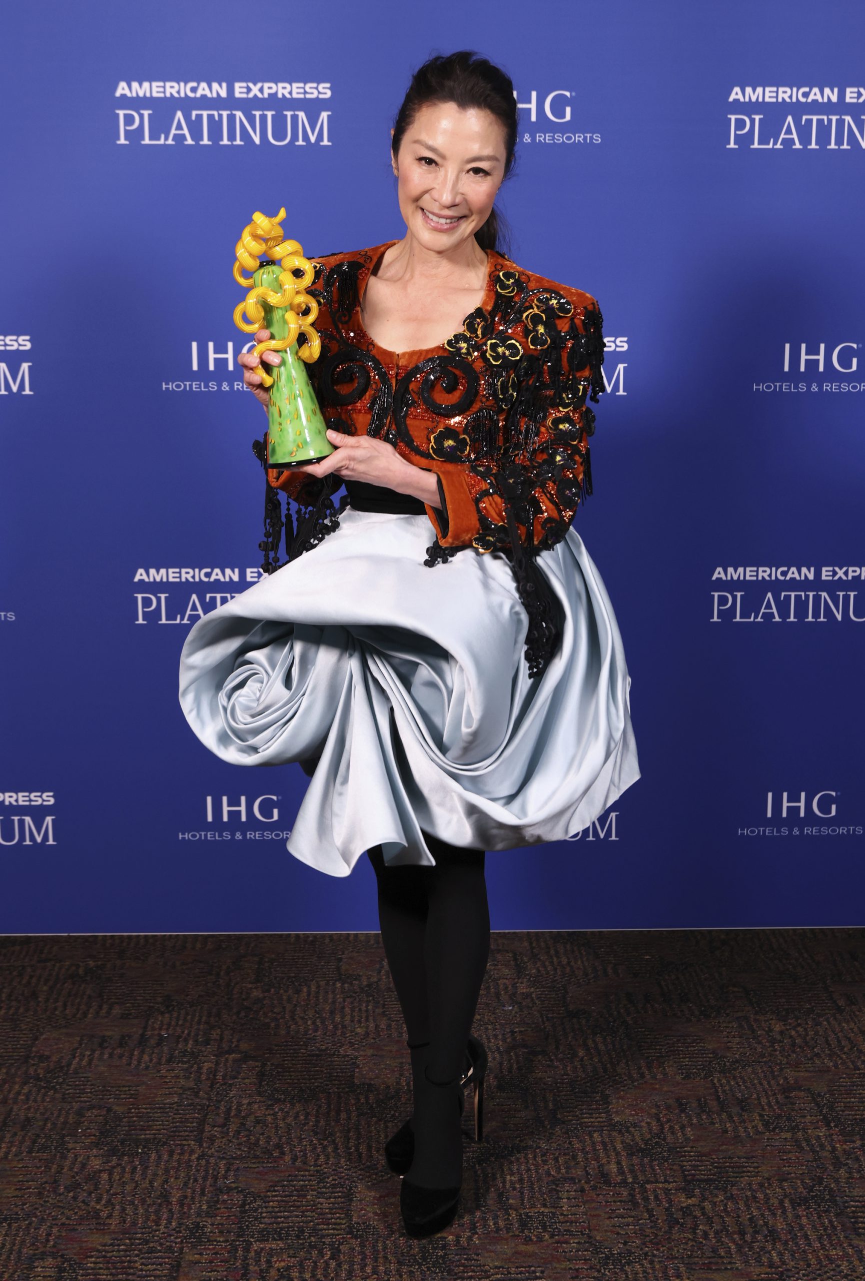 杨紫琼再凭《瞬息全宇宙》 夺棕榈泉国际女星奖