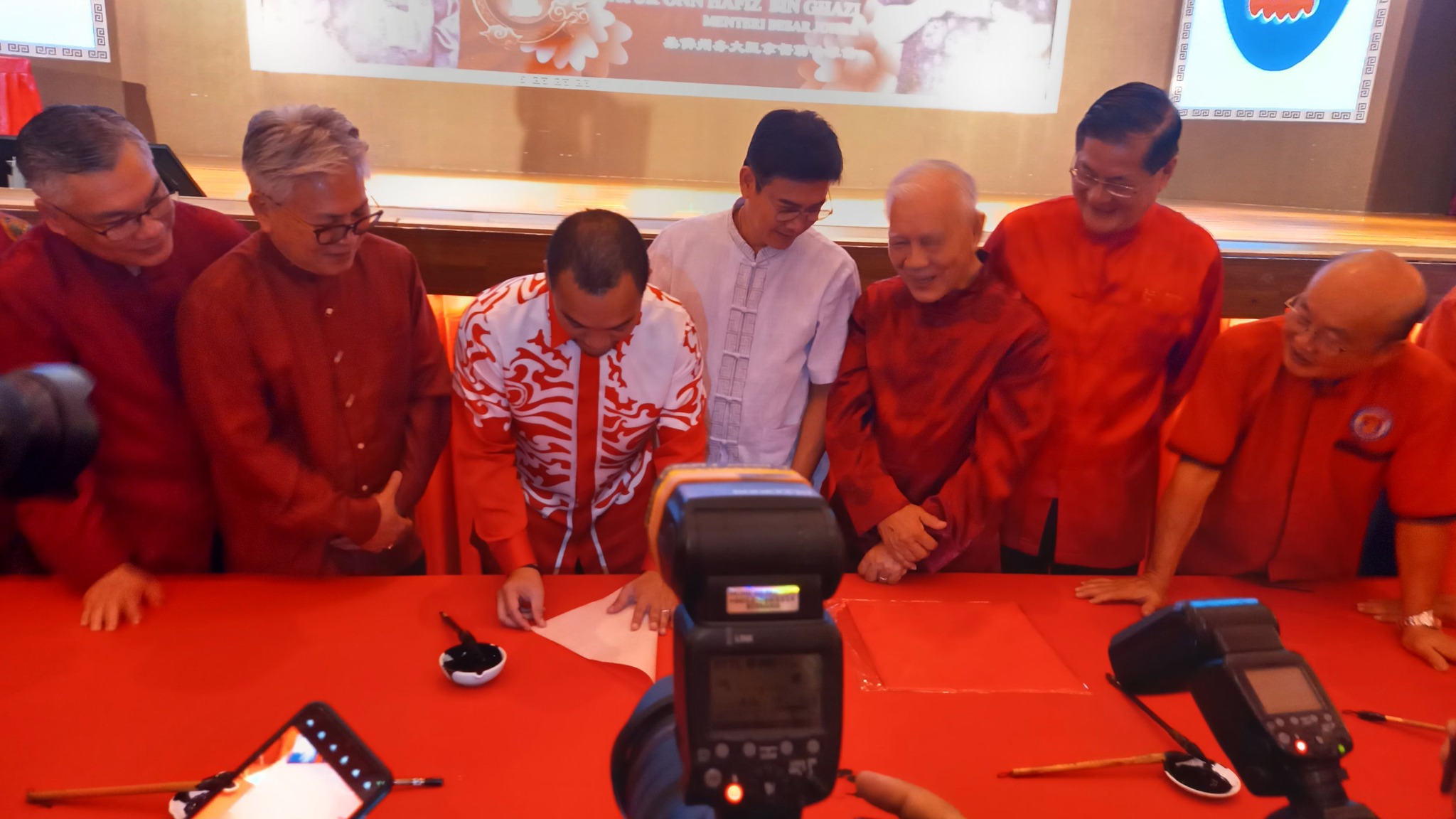 新旧对照：新山华人庆祝农历新年与众不同  