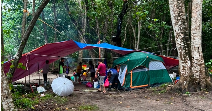 柔：新闻：丹绒龙峇海边营地水灾  35露营者 16车辆受困 