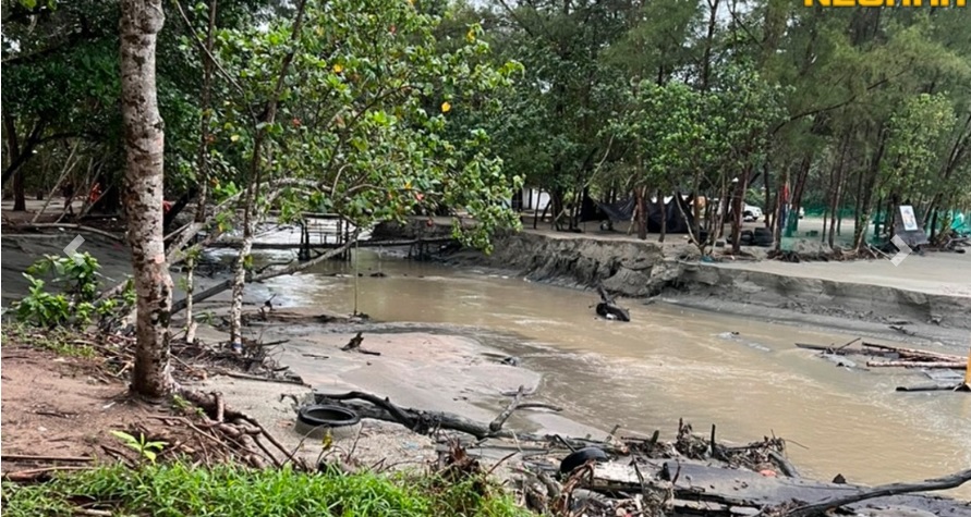 柔：新闻：丹绒龙峇海边营地水灾  35露营者 16车辆受困 