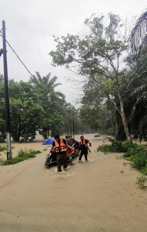 柔：连绵大雨酿发水灾，甘榜峇鲁双溪玛斯居民紧急疏散