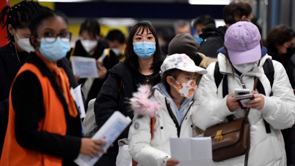 法国开始随机抽验中国抵步旅客  追踪变种病毒