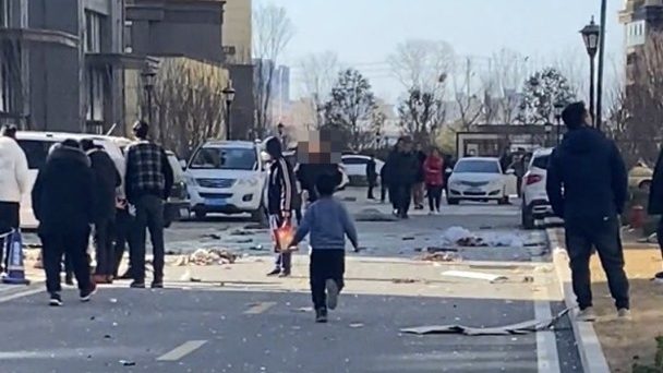 中国社区爆炸2死5伤　传有人从12楼坠下亡
