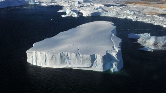南极洲冰山脱落　面积接近英国伦敦