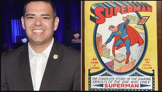 看世界／美国一众议员宣誓拿《超人》漫画 别有意义
