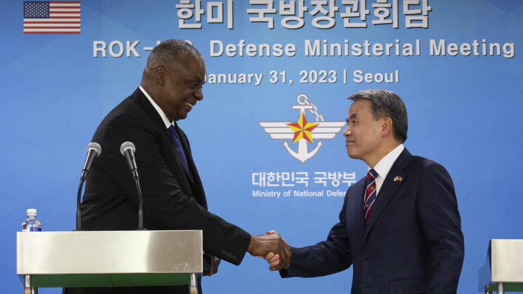 美防长：增加对韩武器部署  应对朝鲜核威胁