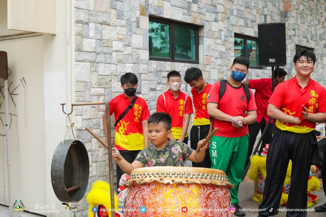 艺术巷农历年特别活动  舞狮吸引大批围观