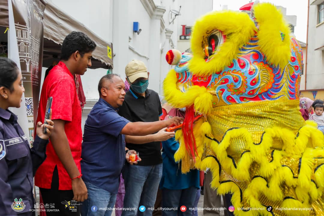 艺术巷农历年特别活动  舞狮吸引大批围观