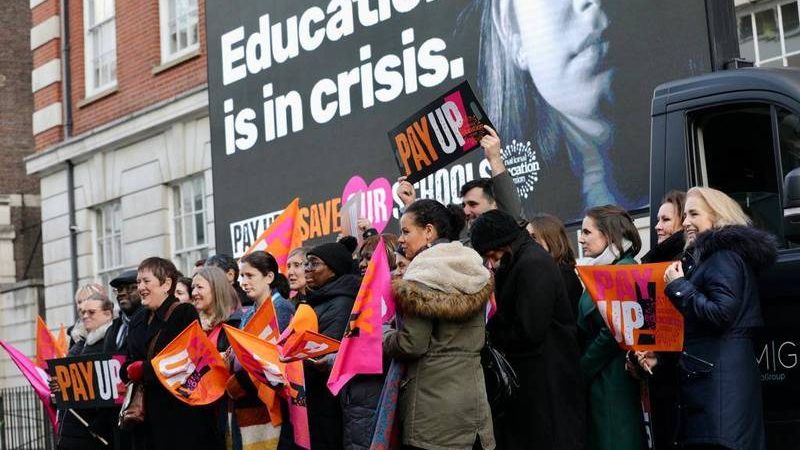 英国逾10万名教师将罢工 冲击2万多所学校