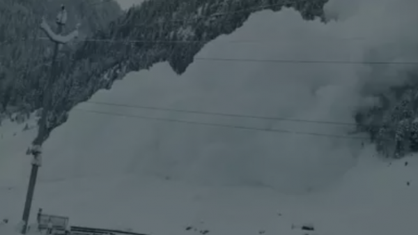 西藏隧道出口发生雪崩 至少8死多人失踪