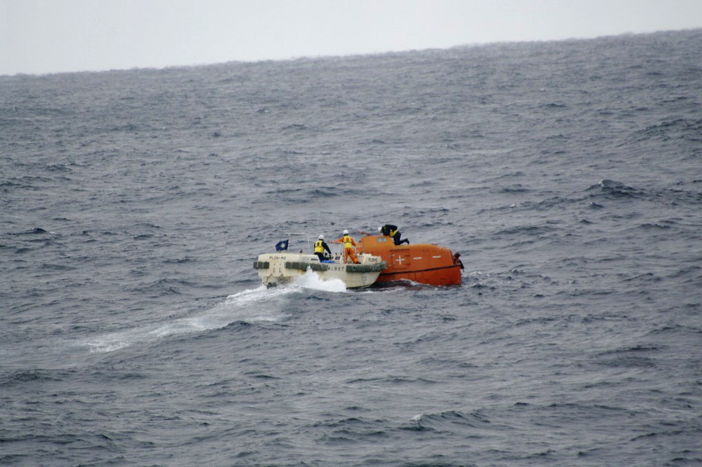 货船日本沉没　仍有9人失踪 中国总领事：8死包括6中国人    
